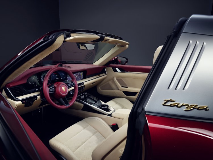 Porsche 911 Targa 4S Heritage Design Edition Interior