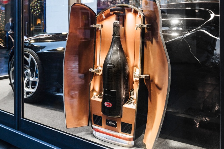 Bugatti and Champagne Carbon presents La Bouteille Noire. Photo by Bugatti Automobiles S.A.S.