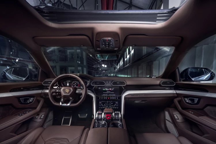 The new Lamborghini Urus S Interior