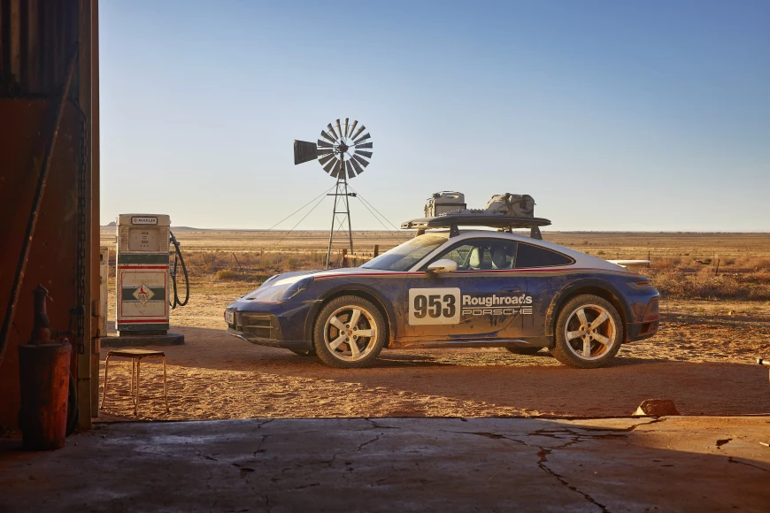 A dirty Porsche 911 Dakar